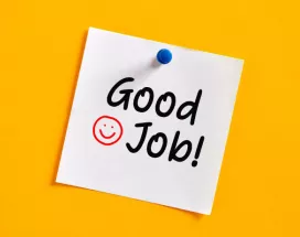Peer-to-peer recognition message that says "Good Job!" on a sticky note